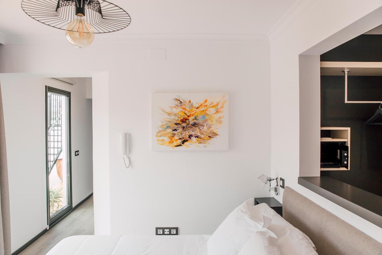 Puerta Catedral Holiday Suites Севиля Стая снимка