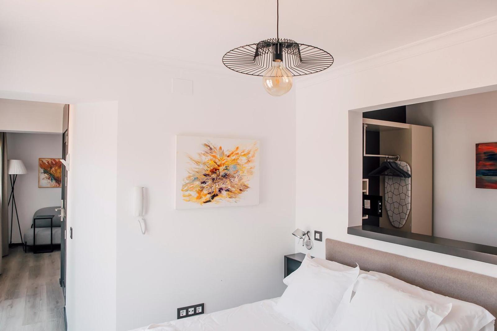 Puerta Catedral Holiday Suites Севиля Стая снимка